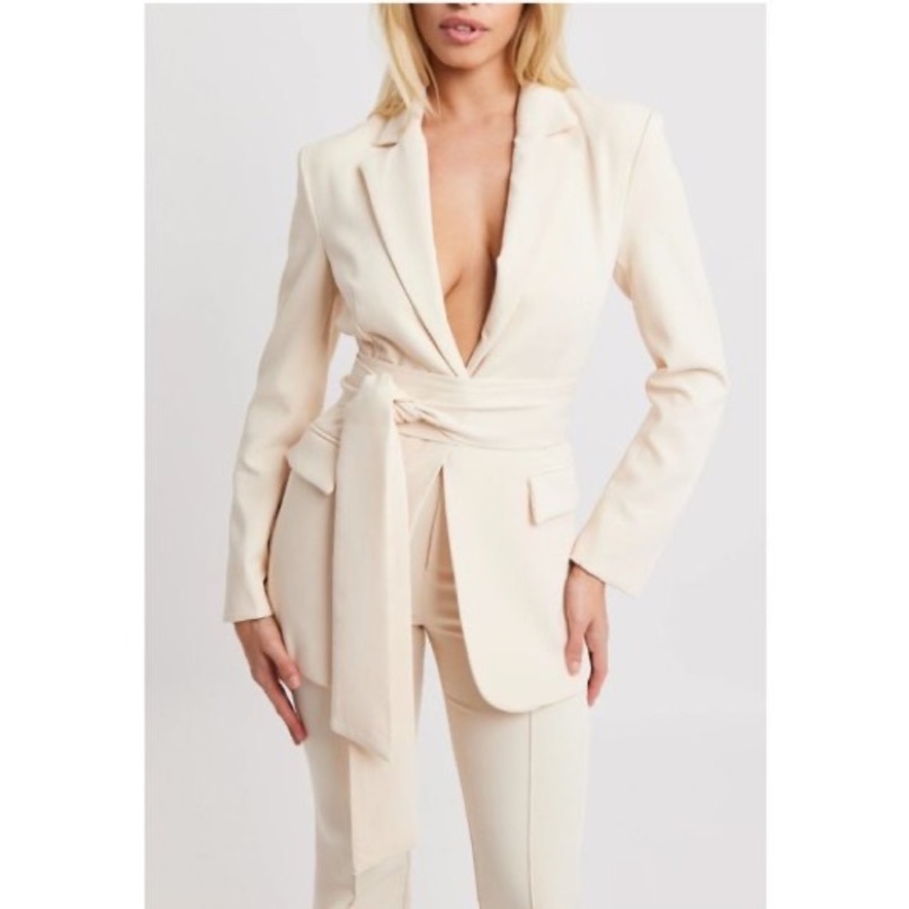 BOA classic blazer with belt NEW WITH TAGS